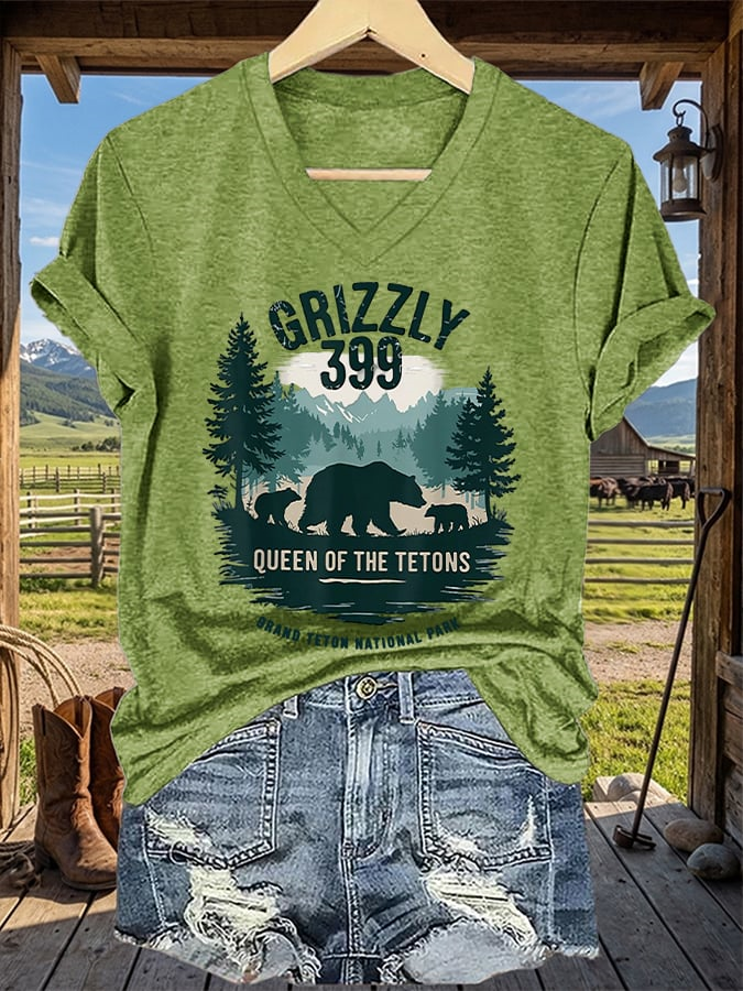 V-Neck Retro Grizzly 399 Queen Of The Tetons Grand Teton National Park Print T-Shirt