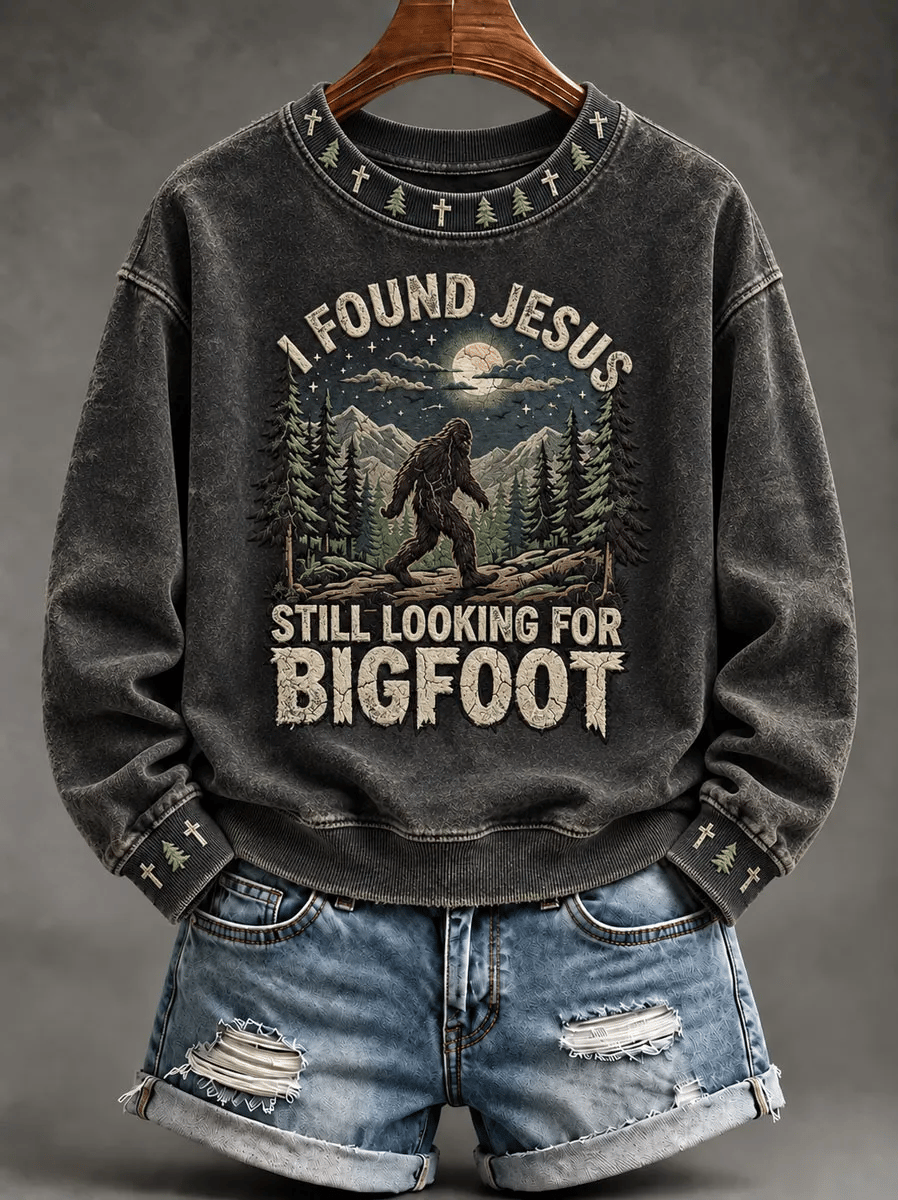 Women's I Found Jesus Still Looking For Bigfoot Print Fleece-Lined Crewneck Sweatshirt