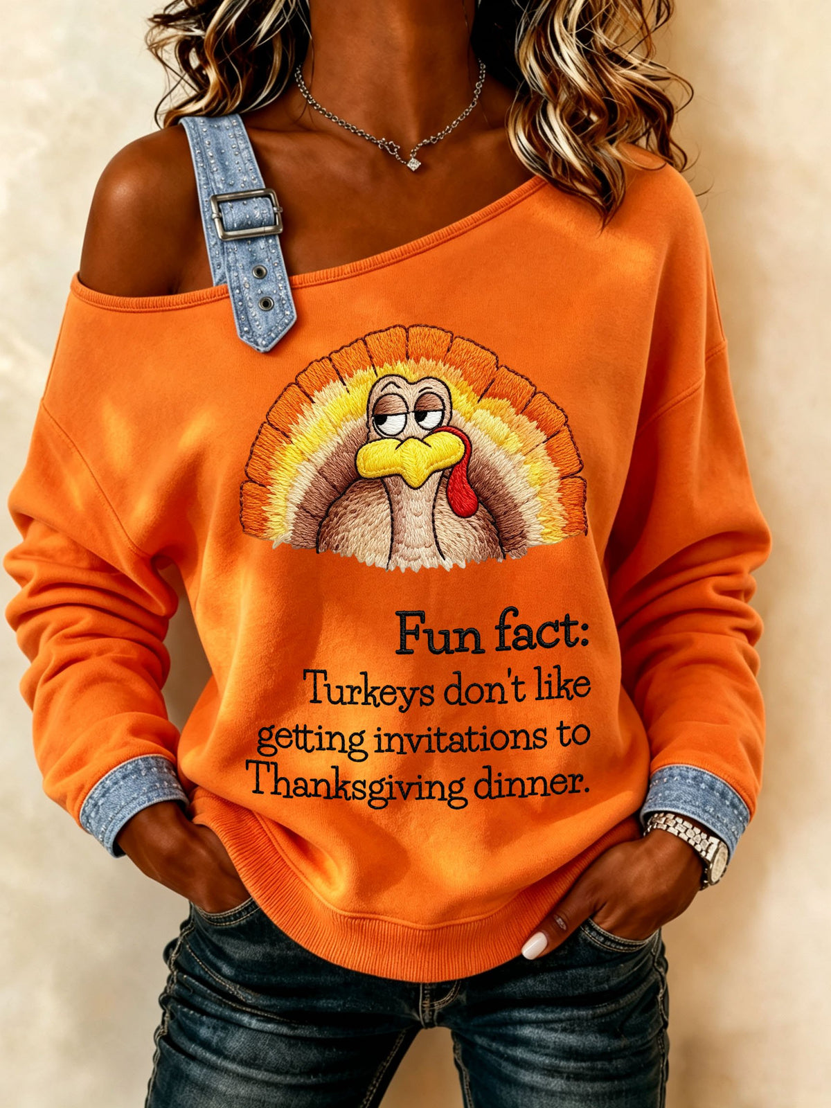Women's Fun Fact:Turkeys Don'T Like Getting Invitations To Thanksgiving Dinner. Casual Off-Shoulder Sweatshirt